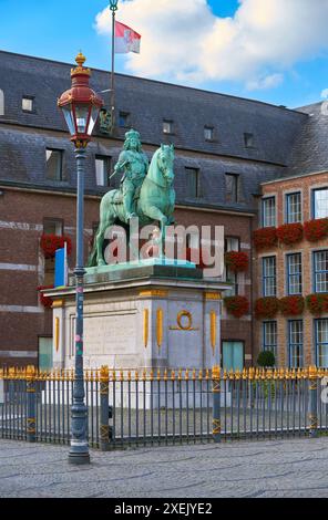 Blick auf den Marktplatz in Düsseldorf an einem sonnigen Tag Stockfoto