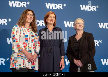 Wahl des Intendanten / der Intendantin des WDR Kunst, Kultur, Unterhaltung: Foto- und Pressetermin für die Wahl des Intendanten / der Intendantin des WDR am 27.06.24 im Marsiliussaal in Köln. Claudia Schare Vorsitzender Verwaltungsrat, Dr. Katrin Vernau zukuneftige WDR Intendantin und Corinna Bluemel stv. Vorsitzender Rundfunkrat auf dem Foto- und Pressetermin. Foto: Kirchner-Media/TH *** Wahl des WDR Kunst-, Kultur-, Unterhaltungsdirektors Foto- und Presseveranstaltung zur Wahl des WDR-Generaldirektors am 27. 06 24 im Marsiliussaal in Köln Claudia Schare Vorsitzende des Vorstands o Stockfoto