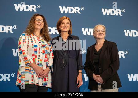 Wahl des Intendanten / der Intendantin des WDR Kunst, Kultur, Unterhaltung: Foto- und Pressetermin für die Wahl des Intendanten / der Intendantin des WDR am 27.06.24 im Marsiliussaal in Köln. Claudia Schare Vorsitzender Verwaltungsrat, Dr. Katrin Vernau zukuneftige WDR Intendantin und Corinna Bluemel stv. Vorsitzender Rundfunkrat auf dem Foto- und Pressetermin nach der Wahl. Foto: Kirchner-Media/TH *** Wahl des WDR Kunst-, Kultur-, Unterhaltungsdirektors Foto- und Presseveranstaltung zur Wahl des WDR-Generaldirektors am 27. 06 24 im Marsiliussaal in Köln Claudia Schare Vorsitzende Stockfoto