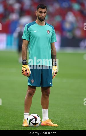 Rui Patricio von Portugal während des Aufwärmens vor dem Gruppenspiel der UEFA Euro 2024 zwischen Georgien und Portugal am 26. Juni 2024 in der Arena AufSchalke in Gelsenkirchen. Stockfoto