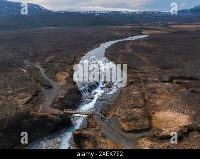 Majestätischer Sommerblick auf den Bruarfoss Wasserfall. Der Isländische Blaue Wasserfall. Stockfoto