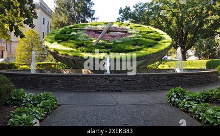 Die Blumenuhr auf dem Gelände des Kentucky State Capitol in Frankfort wurde 1961 eingeweiht. Stockfoto