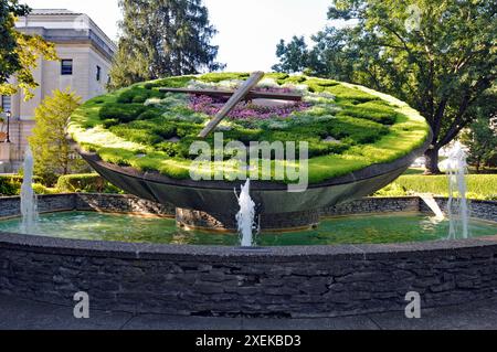 Die Blumenuhr auf dem Gelände des Kentucky State Capitol in Frankfort wurde 1961 eingeweiht. Stockfoto