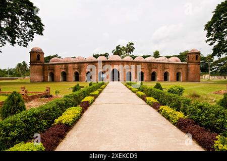 Bangladesch. Bagerhat. Moschee mit sechzig Kuppeln. Stockfoto