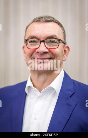 03. Juni 2024, Bayern, Nürnberg: Fußball: Bundesliga 2, 1. FC Nürnberg. Peter Meier, Vorsitzender des Aufsichtsrats. Foto: Daniel Karmann/dpa - WICHTIGER HINWEIS: Gemäß den Vorschriften der DFL Deutschen Fußball-Liga und des DFB Deutschen Fußball-Bundes ist es verboten, im Stadion und/oder des Spiels aufgenommene Fotografien in Form von sequenziellen Bildern und/oder videoähnlichen Fotoserien zu verwenden oder zu nutzen. Stockfoto