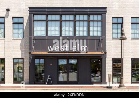 West Elm ist ein zeitgenössisches Möbeldesign und andere Haushaltswaren von Williams-Sonoma, Inc. Mit Standorten weltweit. Stockfoto