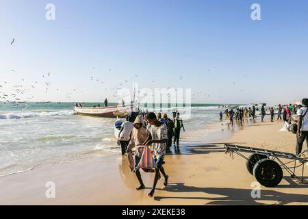 Mauretanien, Nouakchott, Fischer auf dem Atlantik Stockfoto