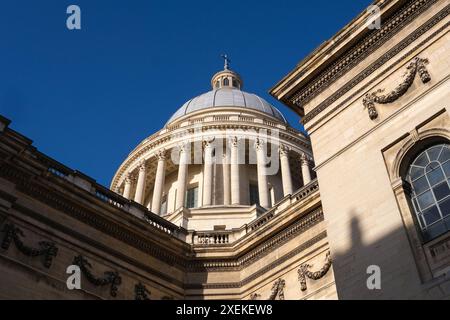 Außendetail des Pariser Pantheons in Frankreich, wo wichtige Persönlichkeiten begraben sind. Stockfoto