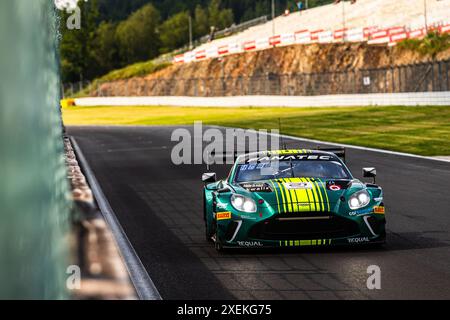 Stavelot, Belgique. Juni 2024. 21 CLARK Charles (gbr), DEJONGHE Sam (bel), LISMONT Matisse (bel), MAASSEN Xavier (nld), Aston Martin Vantage AMR GT3 EVO, Action während des CrowdStrike 24 Hours of Spa 2024, 2. Rennen des GT World Challenge Europe Endurance Cup 2024, 26. Bis 30. Juni 2024 auf dem Circuit de Spa-Francorchamps, in Stavelot, Belgien - Foto Damien Saulnier/DPPI Credit: DPPI Media/Alamy Live News Stockfoto