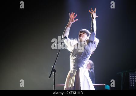 Manchester, Großbritannien. Juni 2024. Natasha Khan, bekannt als bat for Whees, tritt in Manchester's Aviva Studios in ihrem „The Dream of Delp“ auf Stockfoto