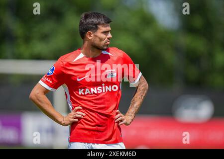 WIJDEWORMER, NIEDERLANDE - 28. JUNI: Während des Freundschaftsspiels zwischen AZ und AEK Athene am AFAS Trainingskomplex am 28. Juni 2024 in Wijdewormer, Niederlande. (Foto: Jan Mulder/Orange Pictures) Stockfoto