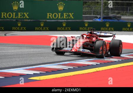 Spielberg, Österreich. Juni 2024. Ferraris monegassischer Fahrer Charles Leclerc tritt am 28. Juni 2024 beim ersten Training des Formel-1-Großen Preises in Spielberg an. Quelle: He Canling/Xinhua/Alamy Live News Stockfoto