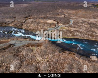 Majestätischer Sommerblick auf den Bruarfoss Wasserfall. Der Isländische Blaue Wasserfall. Stockfoto