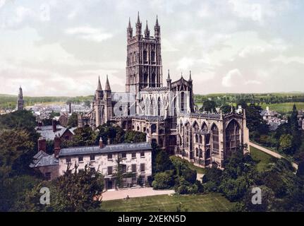 Die heilige Dreifaltigkeit geweihte Kathedrale von Gloucester, Kathedrale Kirche der Heiligen und unteilbaren Dreifaltigkeit, in Gloucester ist einer der bedeutendsten Kirchenbauten von England, um 1890, historisch, digital restaurierte Reproduktion von einer Vorlage aus dem 19. Jahrhundert Stockfoto