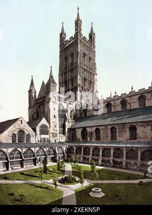 Die heilige Dreifaltigkeit geweihte Kathedrale von Gloucester, Kathedrale Kirche der Heiligen und unteilbaren Dreifaltigkeit, in Gloucester ist einer der bedeutendsten Kirchenbauten von England, um 1890, historisch, digital restaurierte Reproduktion von einer Vorlage aus dem 19. Jahrhundert Stockfoto