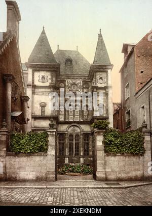 Orleans. Maison de Diane de Poitiers, Frankreich, um 1890, Historisch, digital restaurierte Reproduktion von einer Vorlage aus dem 19. Jahrhundert Stockfoto