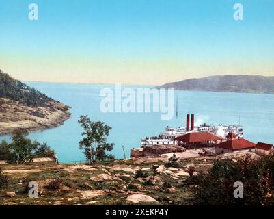 Tadousac Landing und Mündung des Saguenay River, Kanada, 1890, historische, digital restaurierte Reproduktion nach einem Original aus dem 19. Jahrhundert / Tadousac Landing and Mouth of the Saguenay River, Kanada, 1890, historische, digital restaurierte Reproduktion eines Originals aus dem 19. Jahrhundert Stockfoto