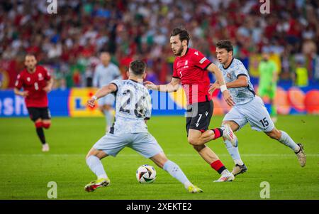 Gelsenkirchen, Deutschland. Juni 2024. Khvicha Kvaratskhelia (GEO) Joao Neves (POR) Francisco Conceicao (POR) Georgien - Portugal Georgien - Portugal Stockfoto