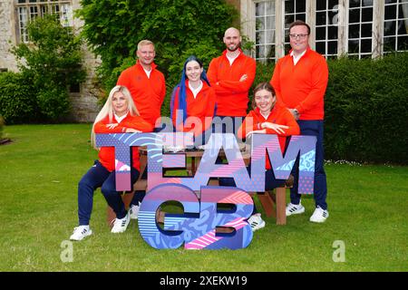 Das Team GB Olympic Shooting Team Amber Rutter, Nathan Hales, Seonaid McIntosh, Michael Bargeron, Lucy Hall, und Matt Coward-Holley (links-rechts) während der Ankündigung des Teams GB Paris 2024 im Bisham Abbey National Sports Centre, Marlow. Bilddatum: Freitag, 28. Juni 2024. Stockfoto