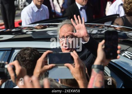 Karlsbad, Cz. Juni 2024. Der australische Schauspieler Geoffrey Rush trifft am 28. Juni 2024 zur Eröffnung des 58. Karlsbad Internationalen Filmfestivals in Karlsbad ein. Quelle: Slavomir Kubes/CTK Photo/Alamy Live News Stockfoto