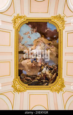 Fresko-Decke in einem der Zimmer des Königlichen Palastes, Madrid, Spanien. Stockfoto