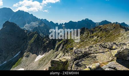 Die hohe Tatra mit dem höchsten Gerlachovsky-Stit-Gipfel vom Swistowier Stit-Gipfel in der Slowakei Stockfoto