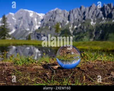 Der Hochkoenig an einem sonnigen Sommertag, blauer Himmel, Glaskugel Mühlbach am Hochkönig Österreich Stockfoto