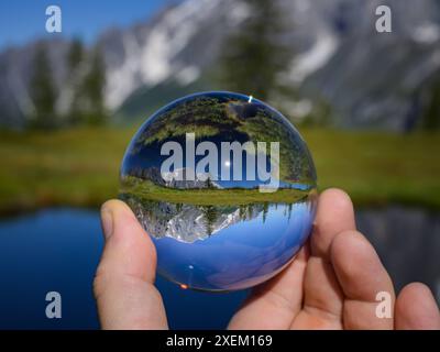 Der Hochkoenig an einem sonnigen Sommertag, blauer Himmel, Glaskugel Mühlbach am Hochkönig Österreich Stockfoto