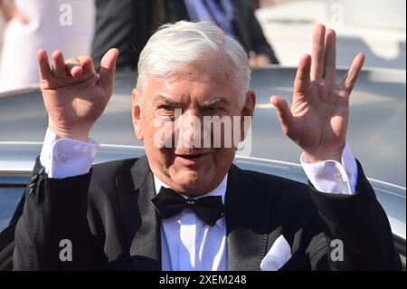 Karlsbad, Cz. Juni 2024. Der tschechische Schauspieler Miroslav Donutil trifft am 28. Juni 2024 zur Eröffnung des 58. Internationalen Filmfestivals Karlsbad in Karlsbad ein. Quelle: Slavomir Kubes/CTK Photo/Alamy Live News Stockfoto