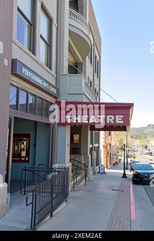 1905 Elks Opera House im viktorianischen Stil, heute Theater- und Performing Arts Center entlang der East Gurley Street in Downtown Prescott Arizona – April 2024 Stockfoto