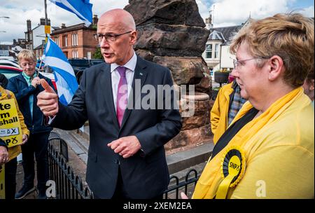 Freitag, 28. Juni 2024: Schottlands erster Minister und SNP-Führer John Swinney schließt sich Kim Marshall SNP-Kandidat für Dumfriesshire, Clydesdale und Tweed an Stockfoto