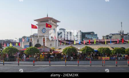 Ho Chi Minh City, Vietnam - 3. Februar 2024: Außenansicht des Ben Thanh Markts im Zentrum von Saigon, Vietnam Stockfoto