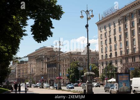 Nicht exklusiv: KIEW, UKRAINE - 27. JUNI 2024 - Chreshchatyk Straße ist die Hauptstraße in Kiew, Hauptstadt der Ukraine. Stockfoto