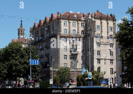 Nicht exklusiv: KIEW, UKRAINE - 27. JUNI 2024 - Chreshchatyk Straße ist die Hauptstraße in Kiew, Hauptstadt der Ukraine. Stockfoto