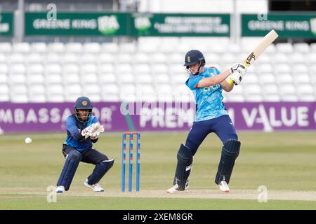 Der englische Charlie Allison (rechts) schlug beim ersten One-Day-Spiel der Jugend auf dem Cloud County Ground in Chelmsford. Bilddatum: Donnerstag, 28. Juni 2024. Stockfoto