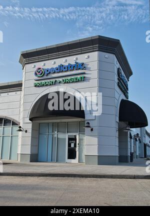 Houston, Texas USA 04-07-2024: Außenfassade des Krankenhausgebäudes der Pediatrix. Stockfoto