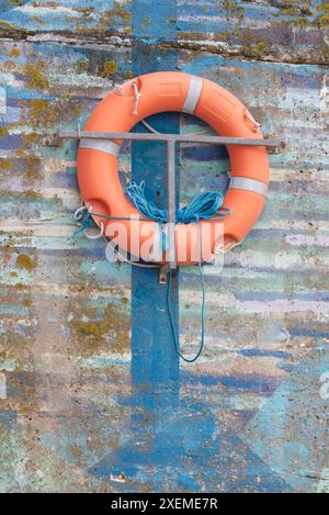 Lebensrettender Ring an einer Wand befestigt Stockfoto