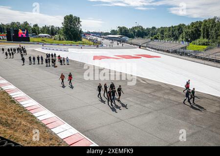 Portland, Etats Unis. Juni 2024. Nissan Formula E Team, Driver Track Walk, während des Portland ePrix 2024, 9. Treffens der ABB FIA Formel E Weltmeisterschaft 2023-24, auf dem Portland International Raceway vom 28. Bis 30. Juni 2024 in Portland, USA - Foto Frédéric Le Floc'h/DPPI Credit: DPPI Media/Alamy Live News Stockfoto