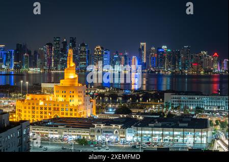 Skyline von Doha bei Nacht, Doha, Katar Stockfoto