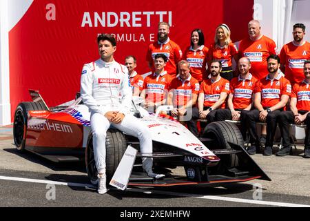 Portland, Etats Unis. Juni 2024. DENNIS Jake (gbr), Andretti Global, Porsche 99X Electric, Porträt während des Portland ePrix 2024, 9. Treffens der ABB FIA Formel E Weltmeisterschaft 2023-24, auf dem Portland International Raceway vom 28. Bis 30. Juni 2024 in Portland, USA - Foto Julien Delfosse/DPPI Credit: DPPI Media/Alamy Live News Stockfoto