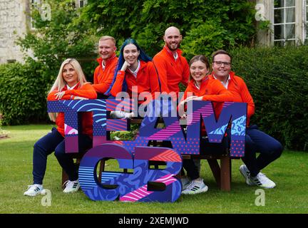 Team GB Olympisches Schießteam von links nach rechts Amber Rutter, Nathan Hales, Seonaid McIntosh, Michael Bargeron, Lucy Hall, Matt Coward-Holley während der Ankündigung des Teams GB Paris 2024 im Bisham Abbey National Sports Centre, Marlow. Bilddatum: Freitag, 28. Juni 2024. Stockfoto