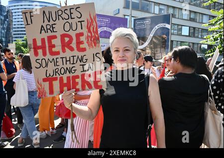 Day Surgery Theatre Schwestern von Guys und St. Thomas' Krankenhäuser streiken, nachdem Bosse ihre Schichtzeiten verlängert hatten. Stockfoto