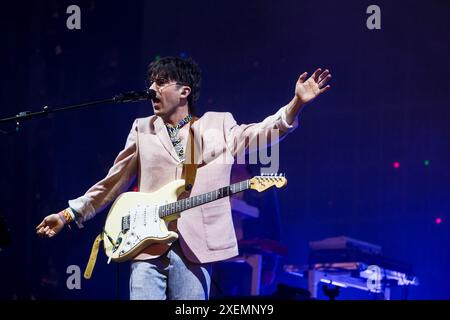 Glastonbury, Großbritannien. Juni 2024. Declan McKenna war auf der Woodsies Stage am Freitag des 2024 Glastonbury Festival in Worthy Farm, Somerset Picture von Julie Edwards Credit: JEP Celebrity Photos/Alamy Live News zu sehen Stockfoto