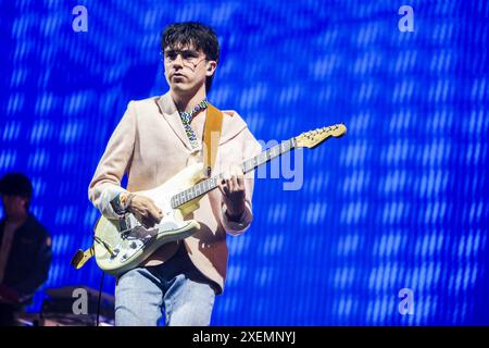 Glastonbury, Großbritannien. Juni 2024. Declan McKenna war auf der Woodsies Stage am Freitag des 2024 Glastonbury Festival in Worthy Farm, Somerset Picture von Julie Edwards Credit: JEP Celebrity Photos/Alamy Live News zu sehen Stockfoto