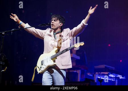 Glastonbury, Großbritannien. Juni 2024. Declan McKenna war auf der Woodsies Stage am Freitag des 2024 Glastonbury Festival in Worthy Farm, Somerset Picture von Julie Edwards Credit: JEP Celebrity Photos/Alamy Live News zu sehen Stockfoto