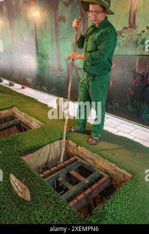 Ho-Chi-Minh-Stadt, Vietnam - 2. Februar 2024: vietcong-Booby-Falle aus der vietnamesischen Kriegszeit in Cu Chi, Vietnam Stockfoto