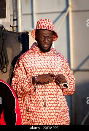 Glastonbury, Großbritannien. Tag, 28. Juni 2024. Stormzy besucht das Glastonbury Festival, die würdige Farm in Somerset. Bilddatum: Freitag, 28. Juni 2024. Das Foto sollte lauten: David Jensen / Alamy Live News Stockfoto