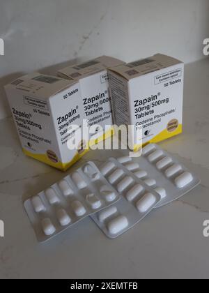 Codeinphosphat/Paracetamol-Tabletten werden als Zapain vermarktet, ein Opioid-Schmerzmittel auf Verschreibung zur Linderung starker Schmerzen. Stockfoto