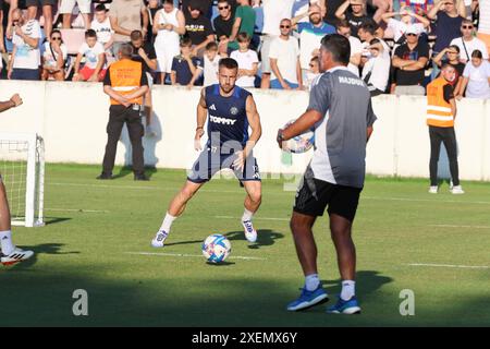 Kroatien, Split, 280624. Hajduks Training mit dem neuen Trainer Gennaro Gattus auf dem Poljud-Austragungsfeld ist für die Öffentlichkeit zugänglich. Auf dem Foto: Gennaro Gattuso mit Hajduk-Spielern. Foto: Jakov Prkic / CROPIX Hrvatska Copyright: XxJakovxPrkicx hajduk trening19-280624 Stockfoto