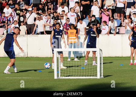 Kroatien, Split, 280624. Hajduks Training mit dem neuen Trainer Gennaro Gattus auf dem Poljud-Austragungsfeld ist für die Öffentlichkeit zugänglich. Auf dem Foto: Gennaro Gattuso mit Hajduk-Spielern. Foto: Jakov Prkic / CROPIX Hrvatska Copyright: XxJakovxPrkicx hajduk trening11-280624 Stockfoto